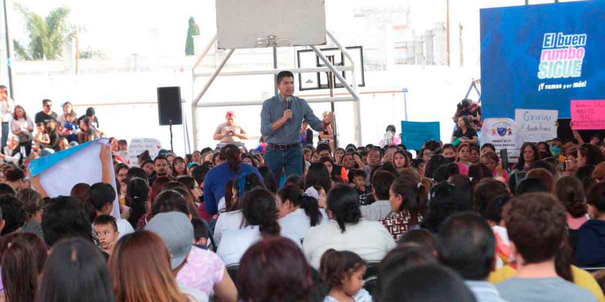 Conforma Ayuntamiento de Puebla comité de madres y padres de familia