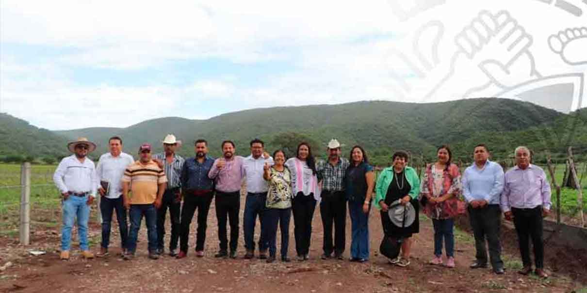 Con recursos del ramo 33 Irene Olea mejoró caminos de Santa María