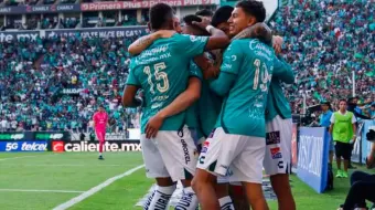 León sorprende a Monterrey con un 2-0