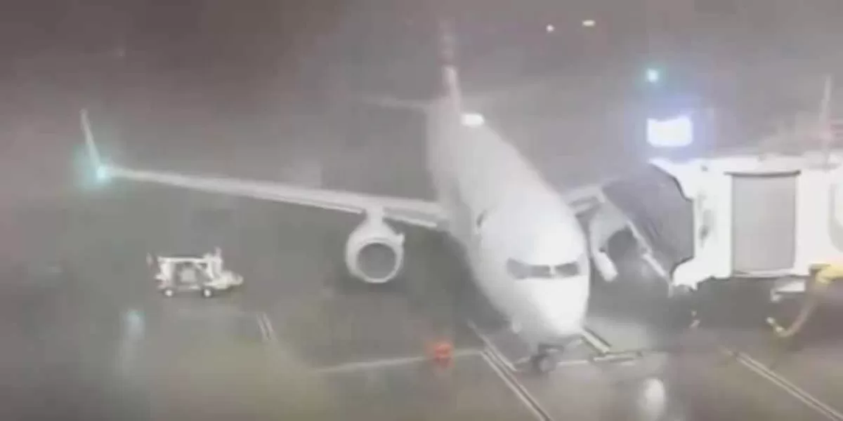 Avión es arrastrado por fuertes vientos en Texas