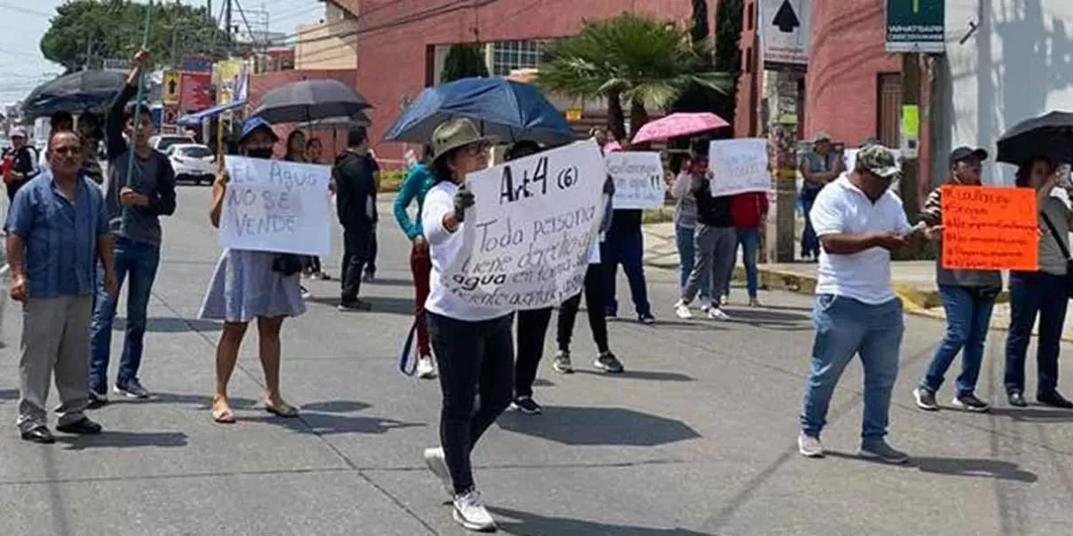 Cierres viales en Cuautlancingo, habitantes piden agua