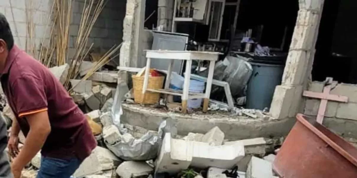 3 muertos y 6 lesionados al explotar casa por fuga de gas en Palmar de Bravo