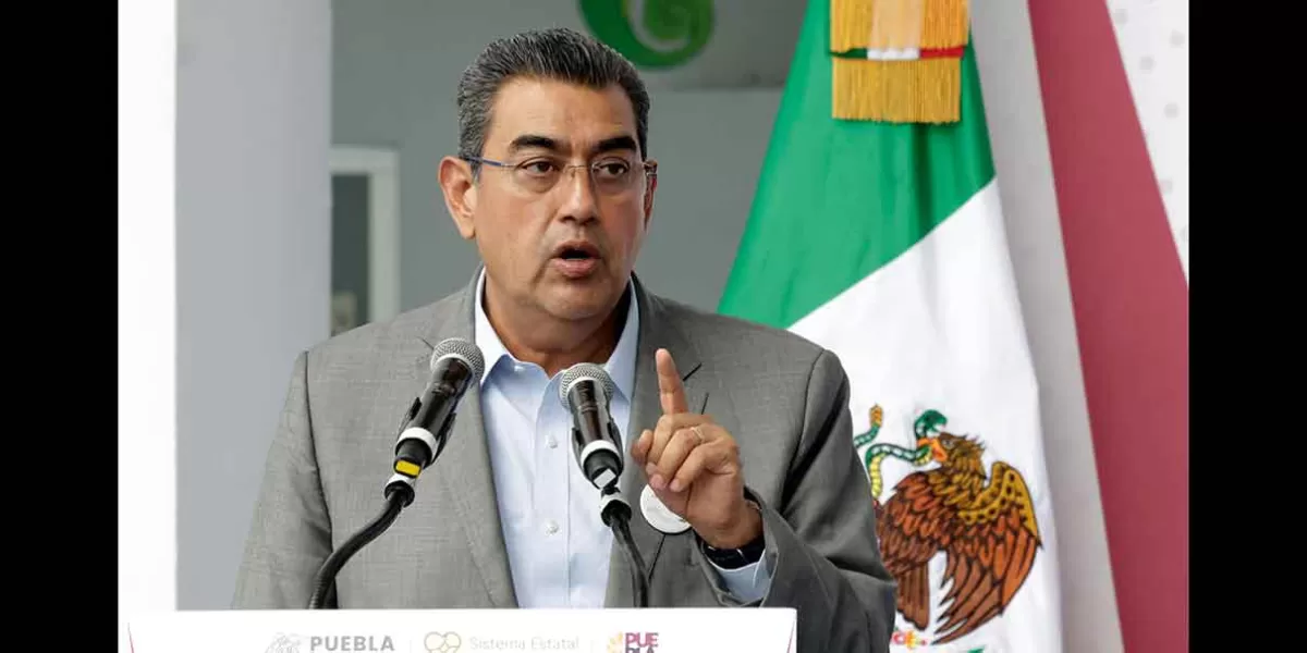 Gobernador de Puebla celebra calificación crediticia más alta en 24 años