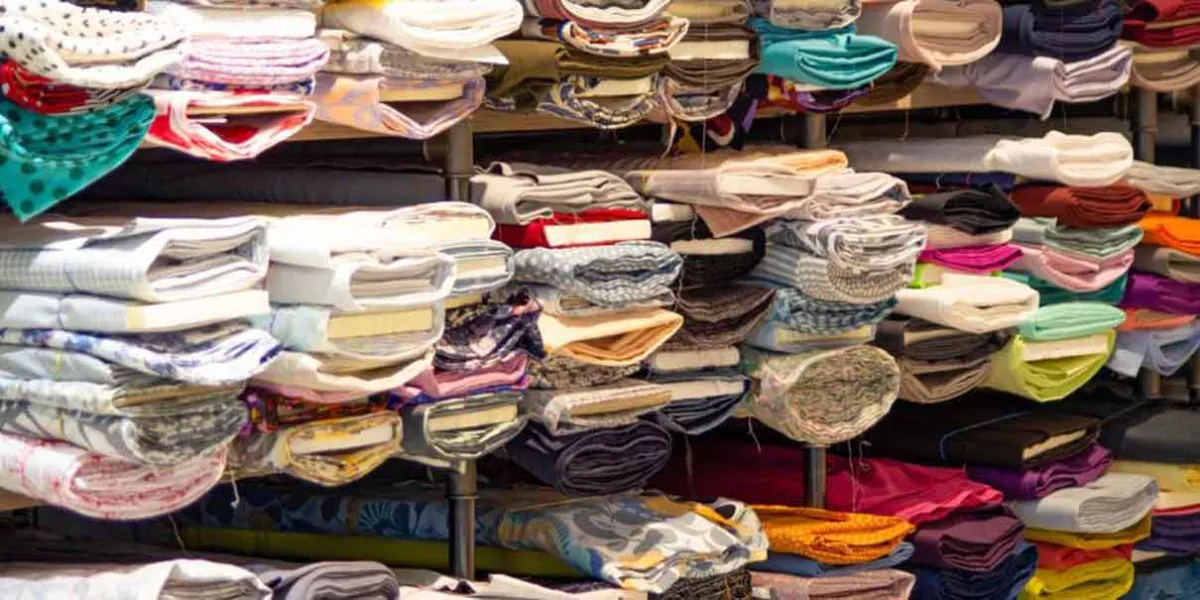 Freno aduanal a importación textil ilegal beneficia a Puebla: Ebrard