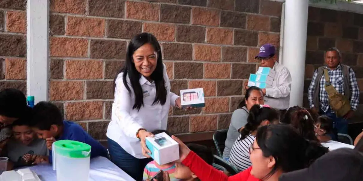 Con su amor y entrega las mamás hacen grande a Atlixco: Ariadna Ayala