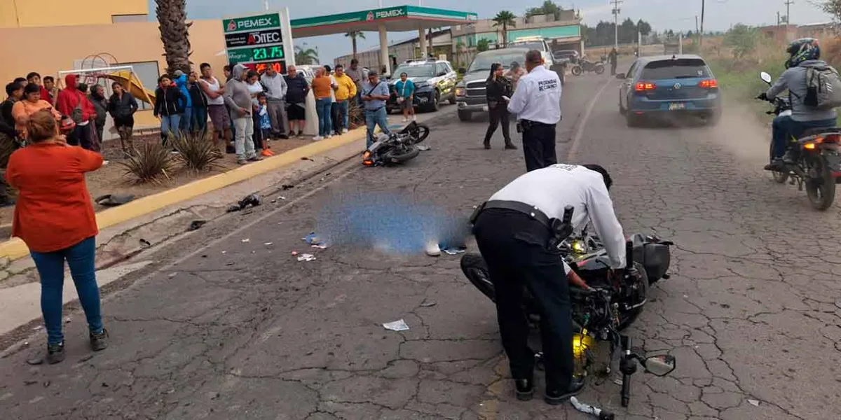Tragedia en carretera de Huejotzingo: Dos motociclistas fallecen tras impacto frontal