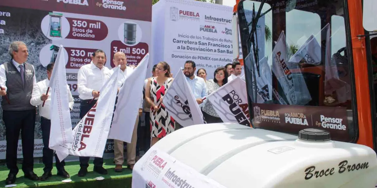 Arranca rehabilitación de la carretera Totimehuacan–San Baltazar Tetela con apoyo de PEMEX