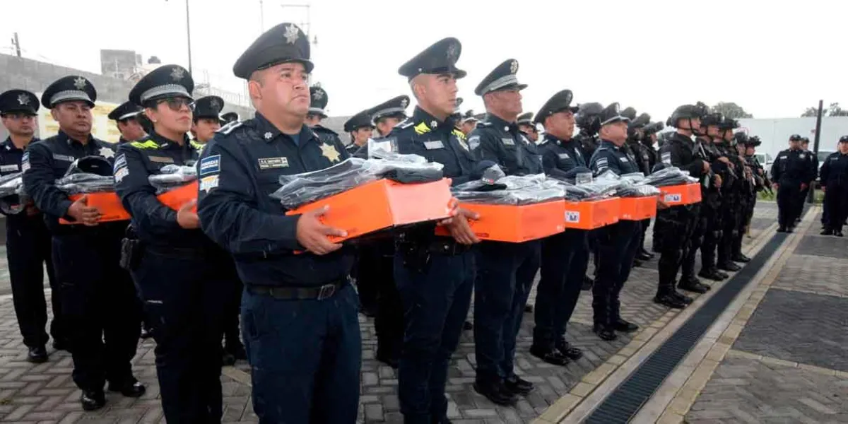 Entrega SSC uniformes a elementos operativos de la Policía de la Ciudad