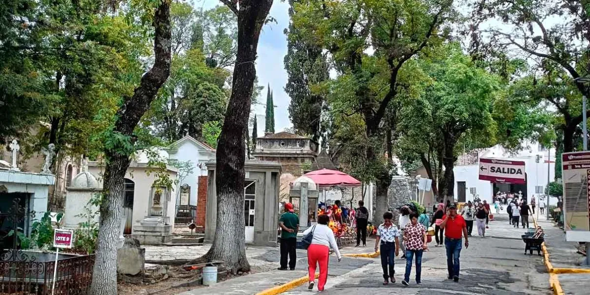 Garantiza Gobierno de la Ciudad seguridad de visitantes al Panteón Municipal por Día del Padre