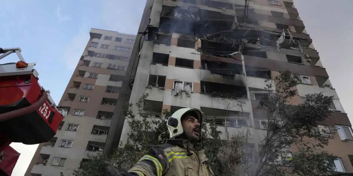 Israel bombardea objetivos en Irán y Teherán lanza masivo contraataque