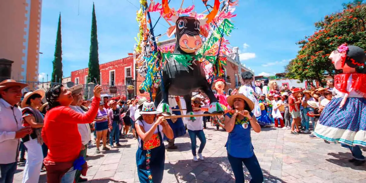 Gran Desfile de Mojigangas en Atlixco este 10 de agosto