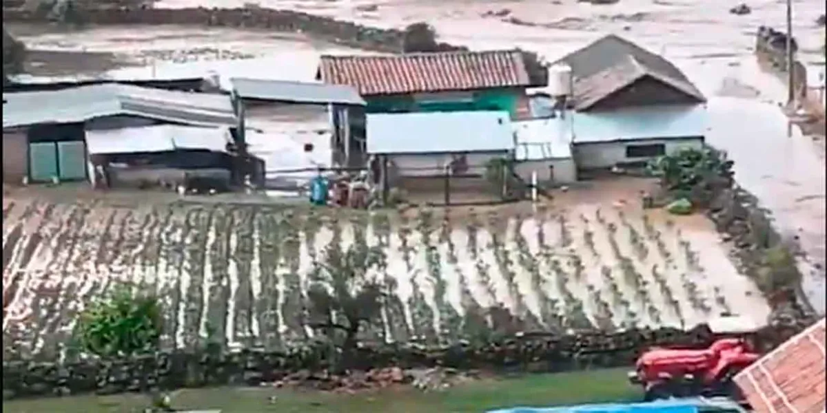 Intensas lluvias afectan escuelas en Chignahuapan e Izúcar; SEP coordina apoyo