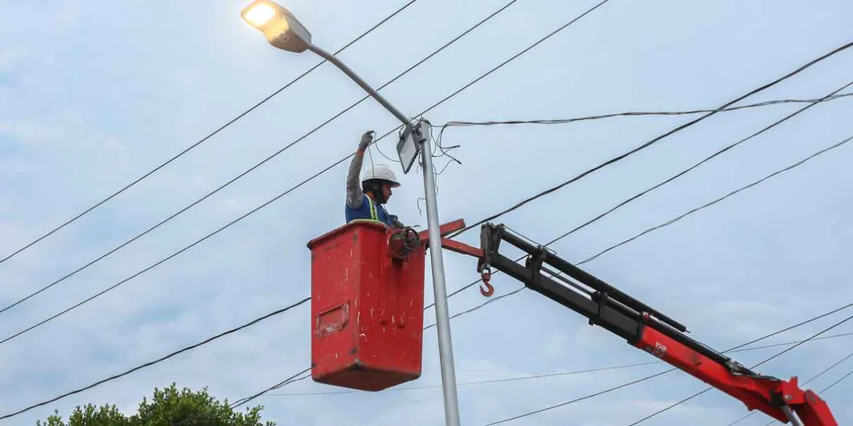 Se han modernizado 2 mil 965 luminarias con tecnología LED en nueve de las 17 juntas auxiliares en menos de un año