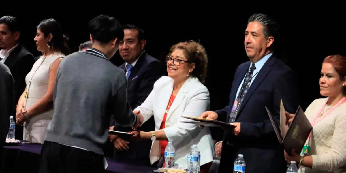 El SMDIF comprometido con impulsar la educación en Cuautlancingo: Tere Alfaro