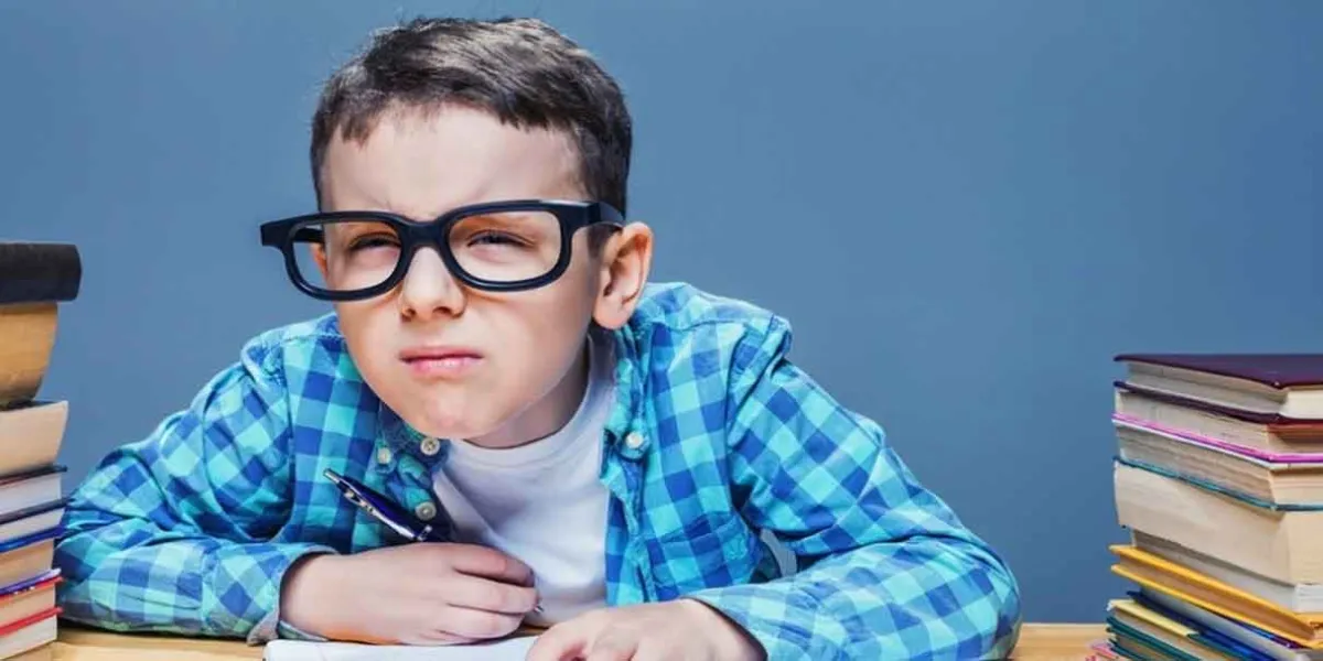 Niños sufren más miopía por constante uso de dispositivos móviles