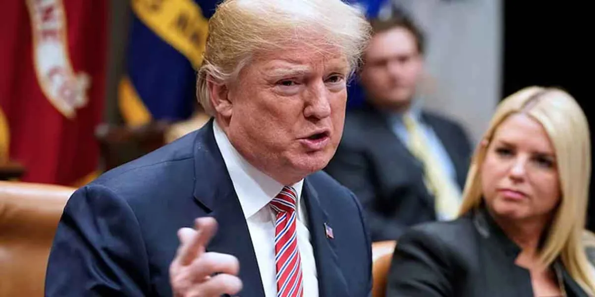 Trump demanda al WSJ por 10 mil mdd y excluye a periodista tras nota sobre Epstein