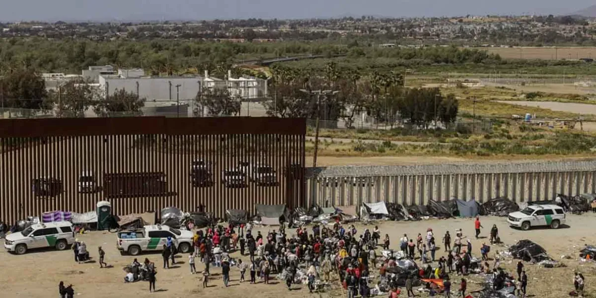 Trump triplica fondos para migración y muro con México