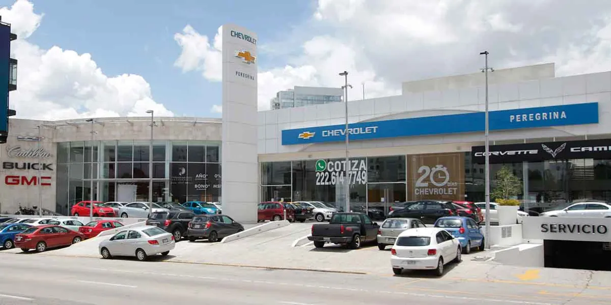 Ventas de autos sufren su peor desplome en tres años