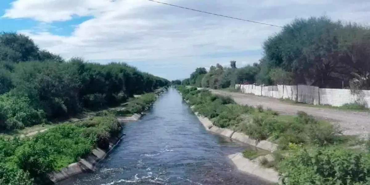 Localizan a hombre sin vida en canal de riego en Tecamachalco; Fiscalía investiga