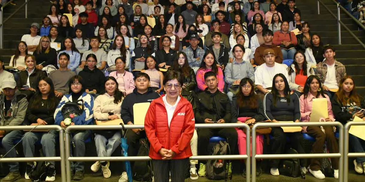 Supervisa Rectora Lilia Cedillo segunda jornada de inscripción para nivel superior