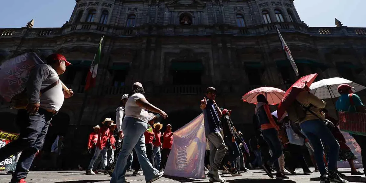 28 de Octubre no cede, presiona