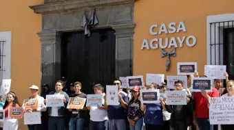 Grupo de papás se manifestaron contra la distribución de libros de texto