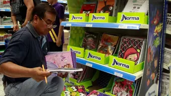 El regreso a clases se aproxima en Puebla y padres de familia aún no compran lista de útiles