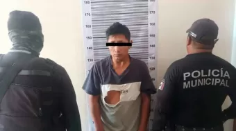 En Tlalancaleca, policías detienen a presunto narcomenudist4