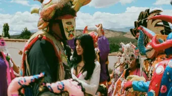 Cazzu celebra la diversidad cultural en su nuevo álbum "Latinaje"