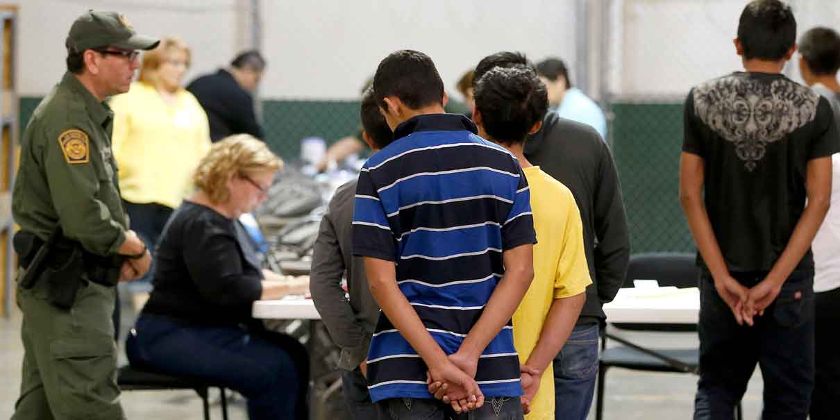 Trump horroriza a familias migrantes: envía cartas de deportación a niños con permiso legal