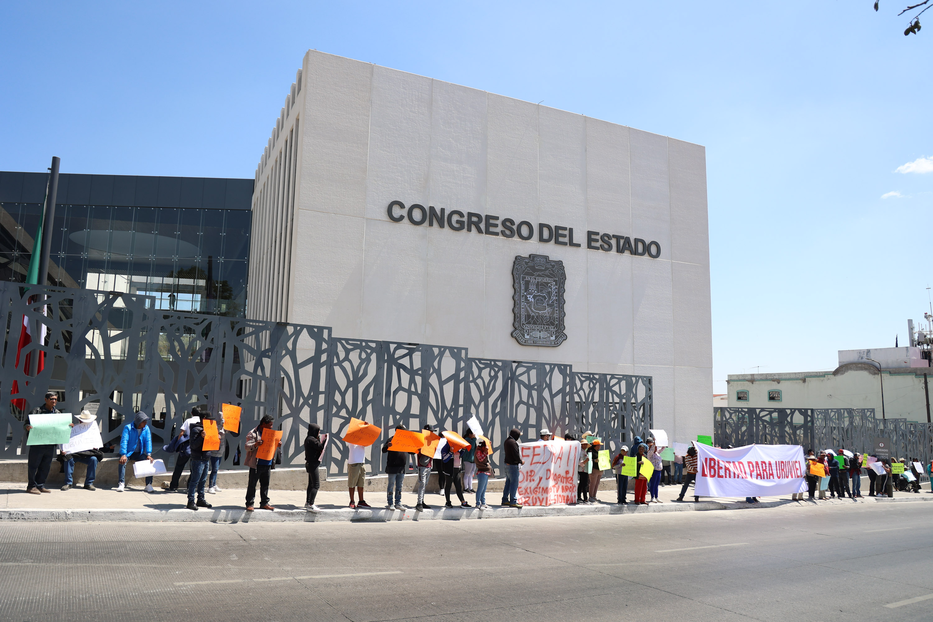 Congreso de Puebla tomado