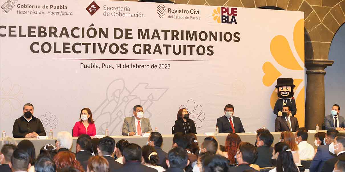 134 parejas se casaron teniendo al gobernador de Puebla como testigo de honor