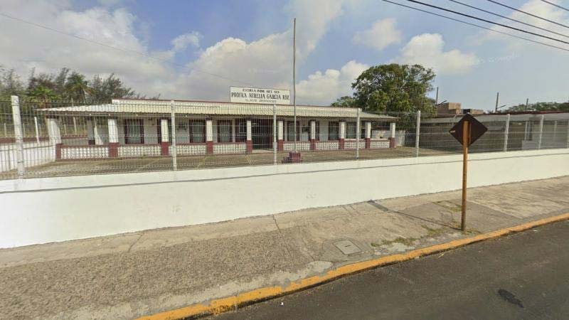 49 escuelas respiran cóctel tóxico por refinerías