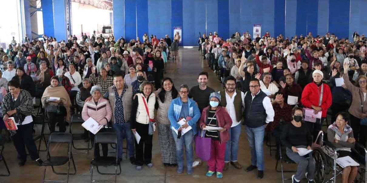 Inició en Atlixco la entrega de tarjetas de programas sociales federales