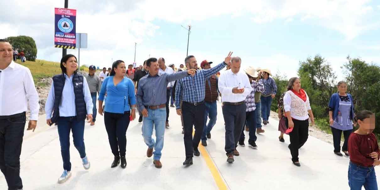 Adán Domínguez entrega tres obras en San José El Aguacate