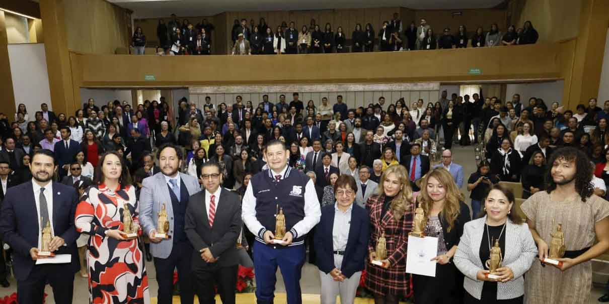 Armenta, orgulloso de ser el primer gobernador con formación en administración pública, egresado de la BUAP