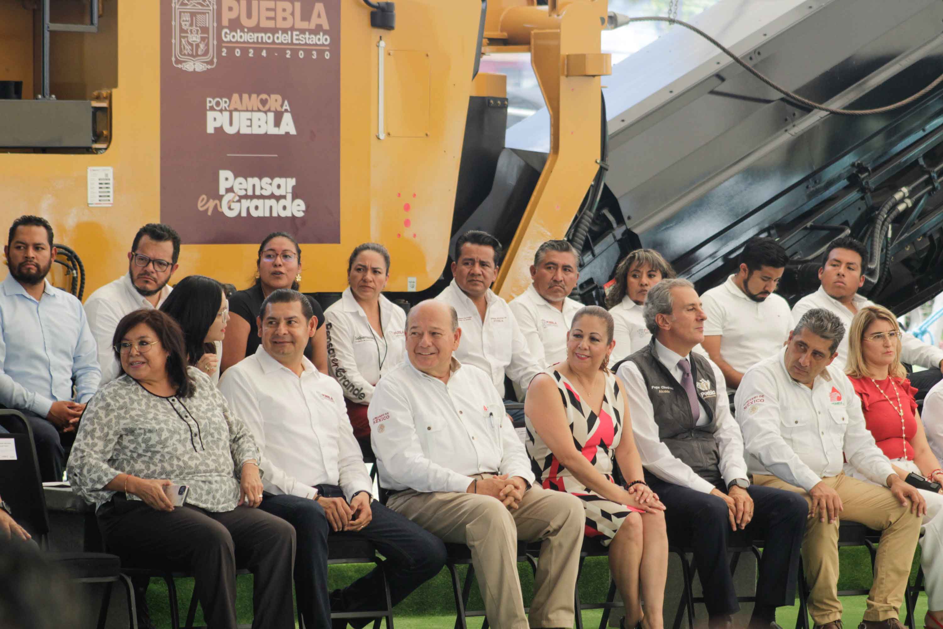 Arranca rehabilitación de la carretera Totimehuacan–San Baltazar Tetela con apoyo de PEMEX