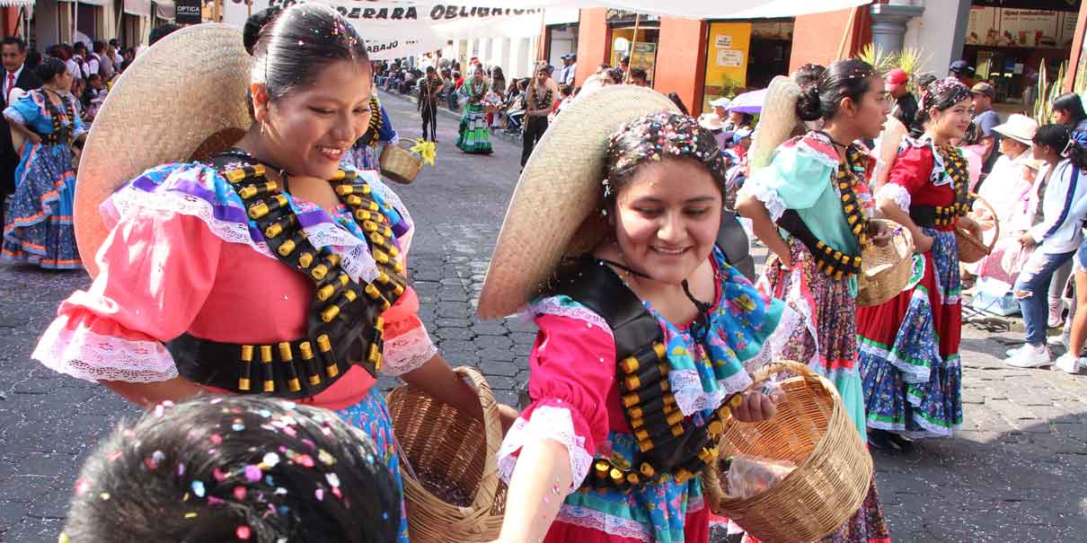 Atlixco conmemora el CXIV aniversario de la Revolución Mexicana con un desfile lleno de participación y civismo