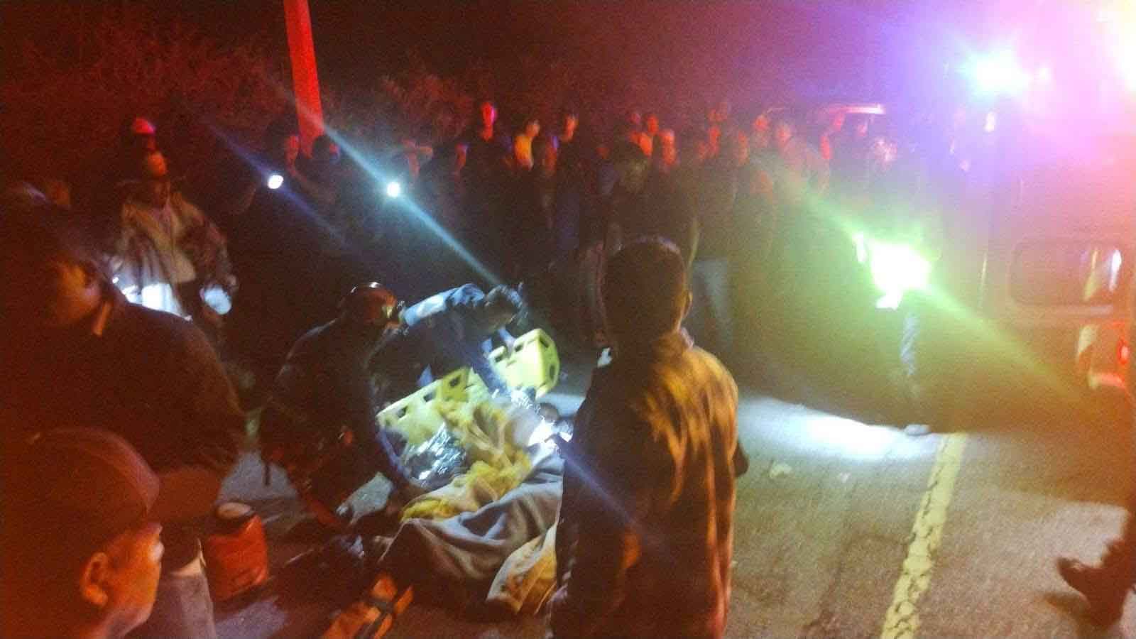 Autobús de pasajeros se vuelca en cañada de Alpoyeca; mueren 7 personas