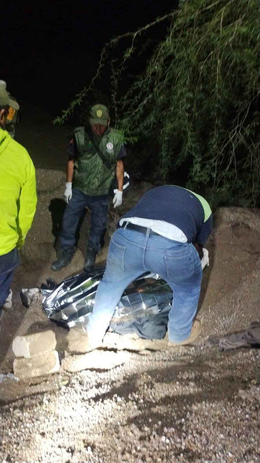 Autobús de pasajeros se vuelca en cañada de Alpoyeca; mueren 7 personas