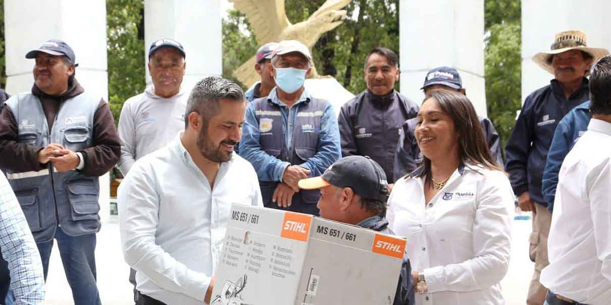 Ayuntamiento de Puebla entrega material a personal de servicios públicos