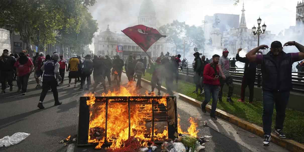 Brutal represión en Buenos Aires jubilados y manifestantes enfrentan violencia desmedida2.jpg