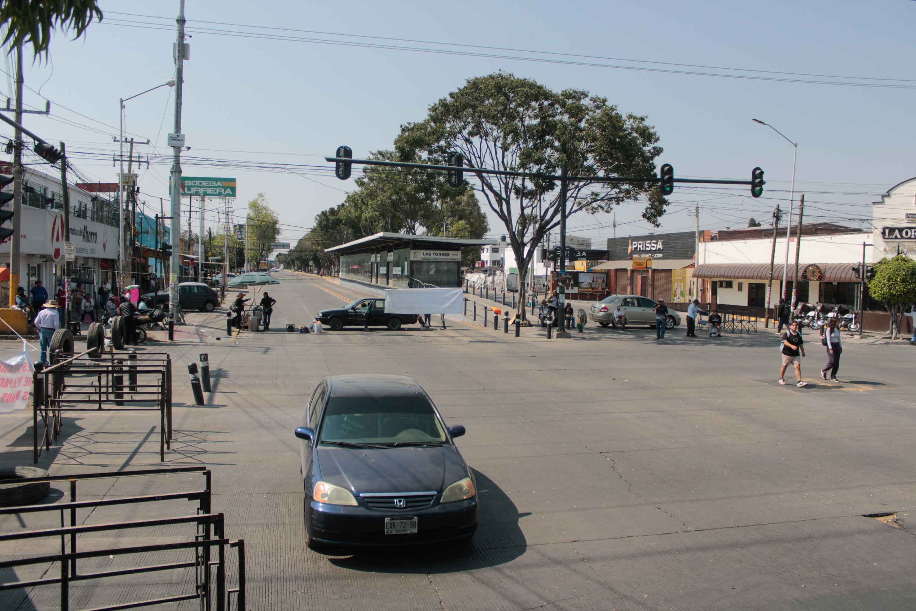 Bulevar Valsequillo y avenida Las Torres sin paso, sigue el bloqueo de ejidatarios