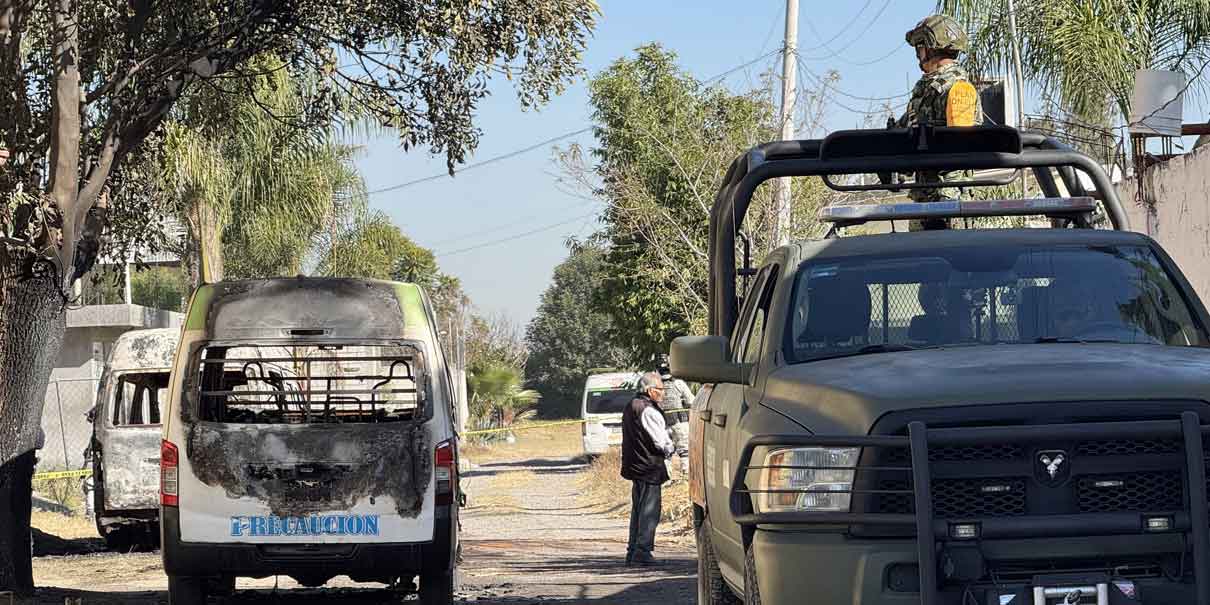 Calcinan cuatro unidades de la ruta Malacatepec por riña entre concesionarios y choferes