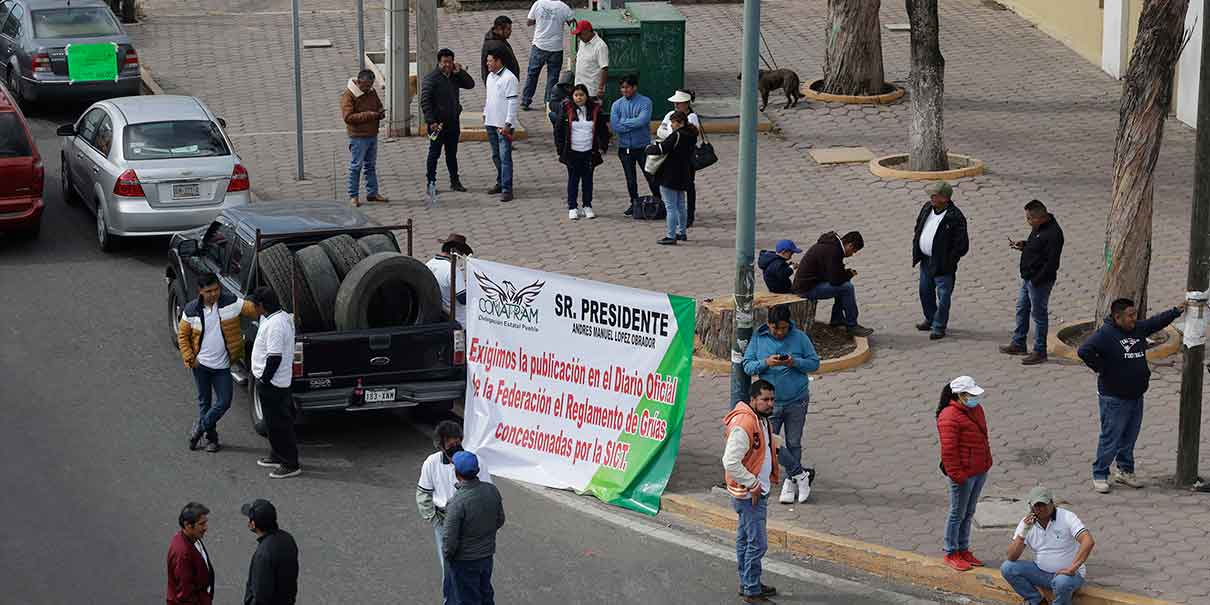 Camioneros se manifiestan en casetas de Texmelucan, Amozoc y Atlixco