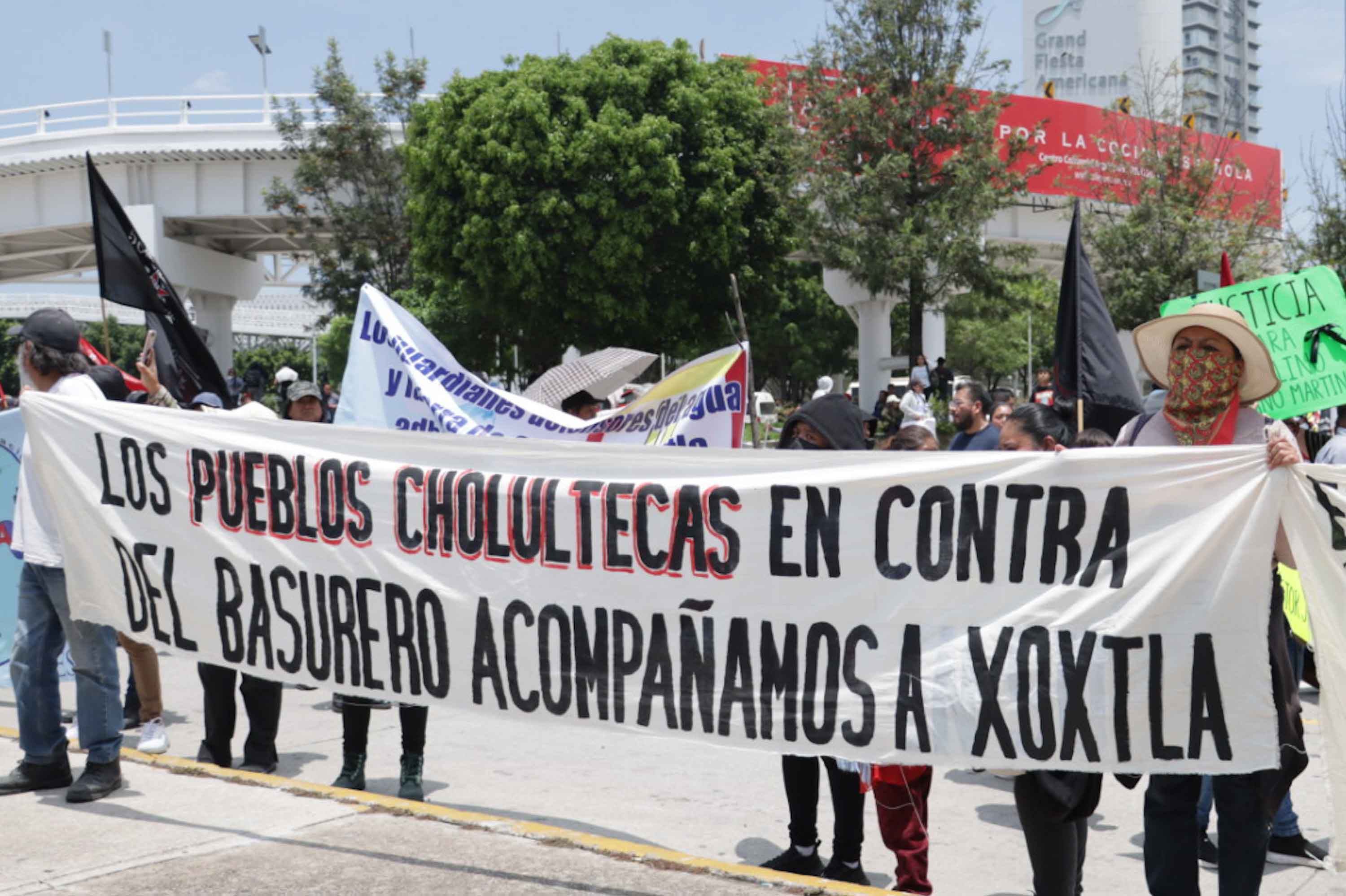Caos vial en la Vía Atlixcáyotl; la 28 de Octubre expuso demandas en el CIS Angelópolis