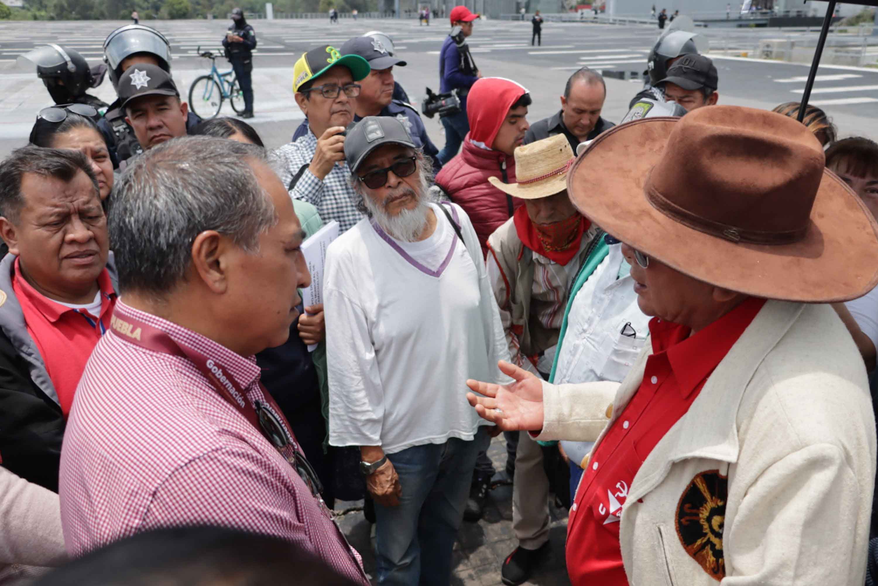 Caos vial en la Vía Atlixcáyotl; la 28 de Octubre expuso demandas en el CIS Angelópolis