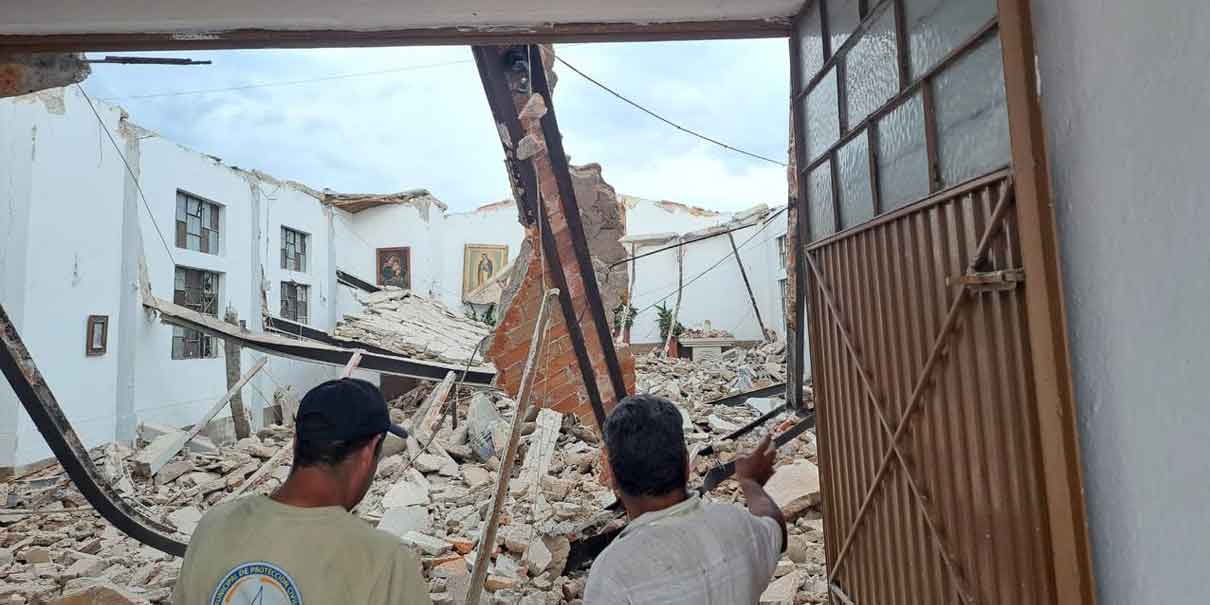 Captan momento en el que el techo de una iglesia en Jalisco colapsa