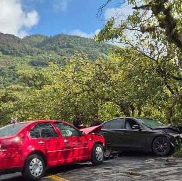 Carambola en la Pachuca-Tuxpan deja cuantiosos daños materiales