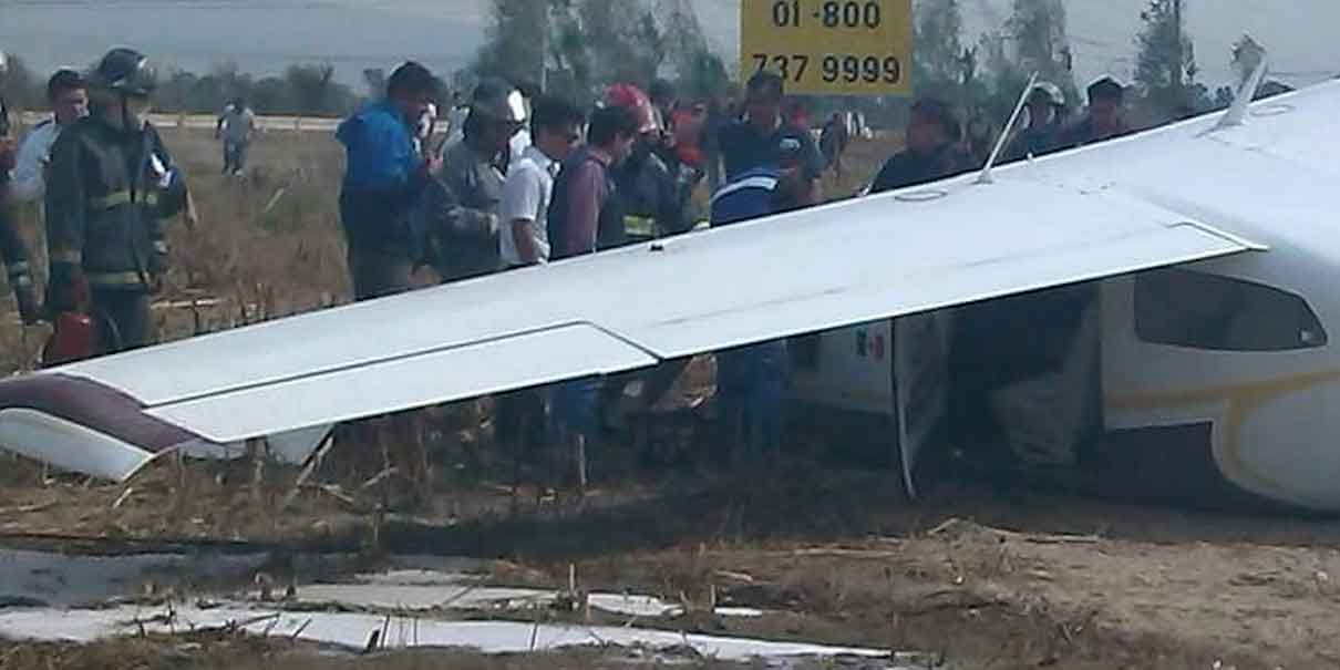 Se desplomó avioneta en campos de cultivo de Huejotzingo, piloto y copiloto sobrevivieron